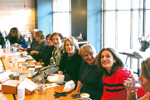 Σε εξαιρετικά όμορφο και ζεστό κλίμα χαράς και αισιοδοξίας, εθελοντές και εθελόντριες του Δήμου Ηρακλείου έκοψαν την πρωτοχρονιάτικη πίτα τους