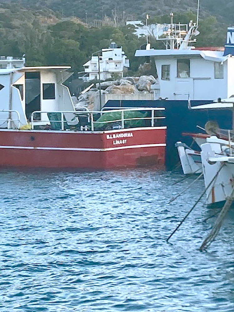 Το σκάφος με τους μετανάστες έδεσε ανεμπόδιστα στο αλιευτικό καταφύγιο Καλών Λιμένων