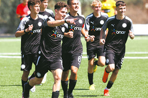 Οι παίκτες της Κ17 του ΟΦΗ πανηγύρισαν νίκη επί του Λεβαδειακού