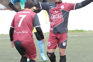 Ο Ανδρεαδάκης πανηγυρίζει το 2ο γκολ της Μινωικής κόντρα στον Μοχό