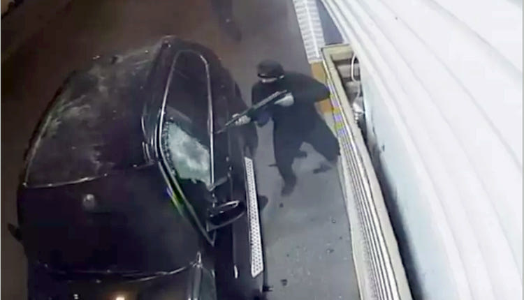 Σοκάρει το βίντεο της εκτέλεσης με το καλάζνικοφ