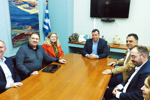 Ο Βιτάλι Μπορίσοφ με τον δήμαρχο Αγίου Νικολάου