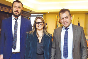 Ο κ. Βρούτσης με τον κ. Λυσάνδρου και την κ. Κοξένογλου