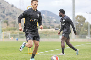 Mπρεσάν και Μπακού στη χθεσινή πρώτη προπόνησή τους στον ΟΦΗ