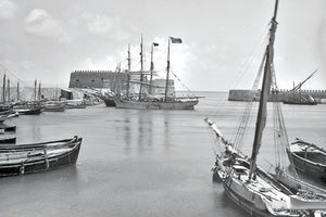 ΦΩΤΟΗΜΕΡΑΣ: Το λιμάνι του Ηρακλείου στα 1900.