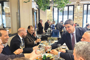 αυγενακης χαλαρα για κρασακι