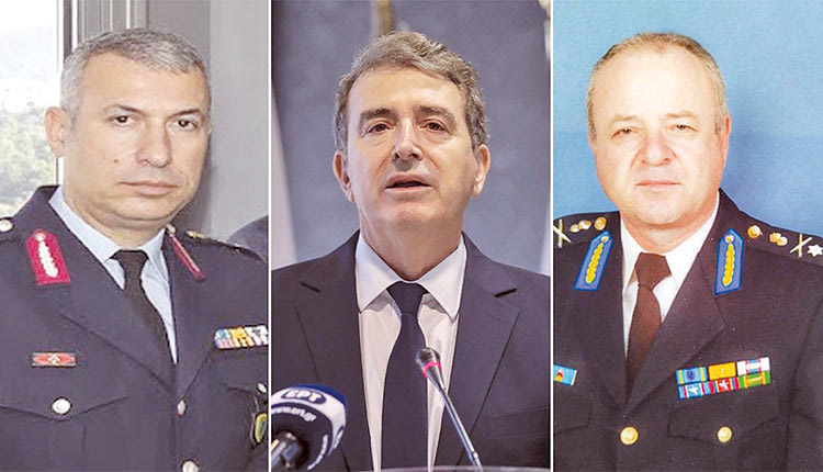Σαρωτικές αλλαγές στην Αστυνομία. Από αριστερά ο νέος αρχηγός της ΕΛ.ΑΣ. Δ. Μάλλιος, ο υπουργός Προστασίας του Πολίτη Μ. Χρυσοχοΐδης και ο αρχηγός της Πυροσβεστικής Γ. Πουρνάρας