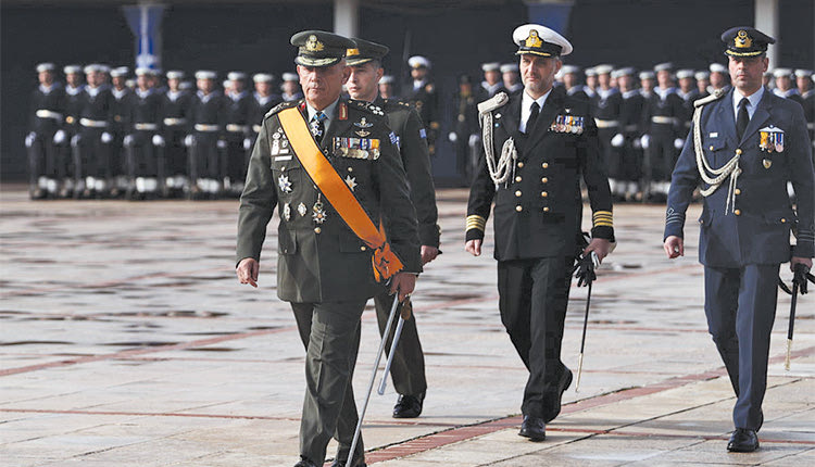 Στιγμιότυπο από την τελετή παράδοσης-παραλαβής 