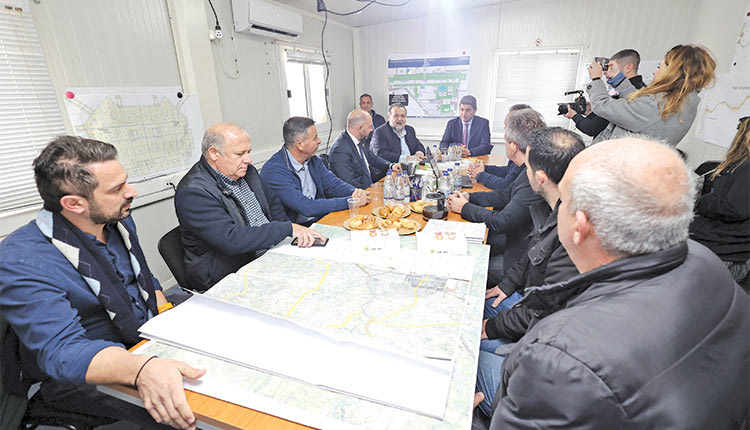  Σύσκεψη στο χώρο του εργοταξίου 