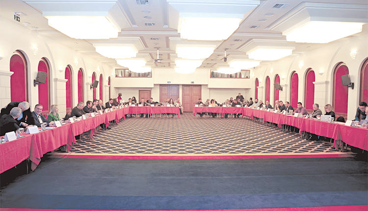 Ποιοι περιφερειακοί σύμβουλοι πάνε στο συνέδριο της ΕΠΕ