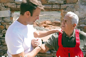 Κρίμα. Χάσαμε λίγο από το σόου. Πάντως ο Ευάγγελος Αποστολάκης θα μεταβεί στις Σπέτσες για το τριήμερο της ΚΟ του ΣΥΡΙΖΑ με το πλοίο της γραμμής.