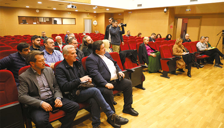 Η ΔΙΑΒΟΥΛΕΥΣΗ ΓΙΑ ΤΑ ΤΕΛΗ
Δεν αντέχει η κοινωνία κι άλλες αυξήσεις!