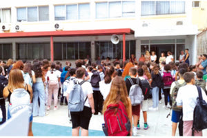 Η ΕΛΜΕ ΡΕΘΥΜΝΟΥ ΕΚΦΡΑΖΕΙ ΤΗΝ ΟΡΓΗ ΤΗΣ Παράσταση διαμαρτυρίας για το περιστατικό με την ηλεκτροπληξία καθηγητή