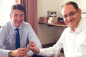 Ωραία και ενδιαφέρουσα συνάντηση του Σέρβου πρέσβη στην Αθήνα που είδε τον Σωκρ. Κεφαλογιάννη στην πρεσβεία με τον οποίο συζήτησαν πολλά θέματα.