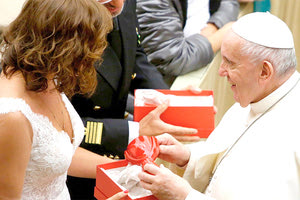 Πάπας Φραγκίσκος: «Η σεξουαλική ευχαρίστηση είναι δώρο Θεού»