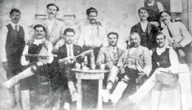 Μικρό αφιέρωμα στον γνωστό Γουβιανό λυράρη Αντώνη Καλιακάκη ή Καλιακαντώνη (1903-1980)