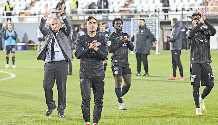   Παίκτες και Μελ πανηγύρισαν την πρώτη νίκη του ΟΦΗ μετά από 111 μέρες