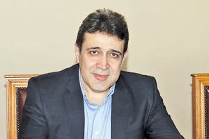 Για καλύτερες αμοιβές στην Κύπρο ο γιατρός Νίκος Ηγουμενίδης