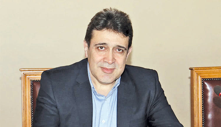 Για καλύτερες αμοιβές στην Κύπρο ο γιατρός Νίκος Ηγουμενίδης