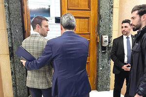 Στη Βουλή βρέθηκε χθες ο Στέφανος Κασσελάκης, προκειμένου να παρακολουθήσει την ομιλία του Σωκράτη Φάμελλου