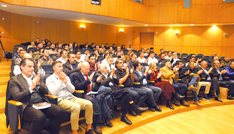   Πολύς κόσμος στη παρουσίαση του βιβλίου του κ. Βασάρα στο Επιμελητήριο