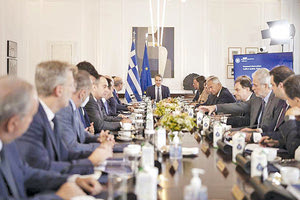 Έντονες αντιδράσεις και διαδικασίες εξπρές προκαλεί η ψήφιση του σχεδίου νόμου για τον γάμο των ομόφυλων ζευγαριών