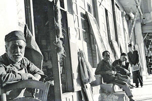 ΦΩΤΟΗΜΕΡΑΣ: Σε δρόμο του Ηρακλείου το 1935.