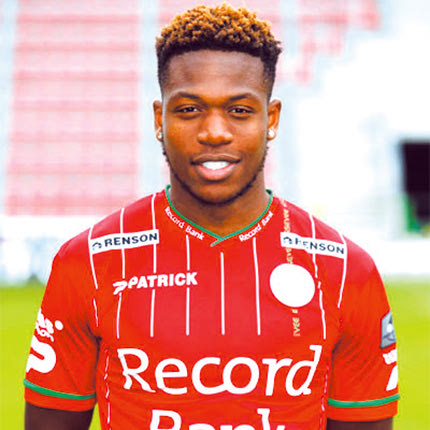 Εκτός από τις αφίξεις είναι πολύ πιθανό να υπάρξουν και αναχωρήσεις από το Ηράκλειο και τον ΟΦΗ. Οι πληροφορίες αναφέρουν ότι υπάρχει από το εξωτερικό ενδιαφέρον για τους Ντίκο και Καρώ.