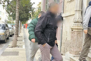 Το κλάμα του πατέρα για τον γιο στη φυλακή