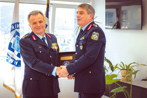 Αλλαγή σκυτάλης στα Χανιά. Ο Γιώργος Λυμπινάκης παρέδωσ εστον υποστράτηγο Νίκο Σπυριδάκη