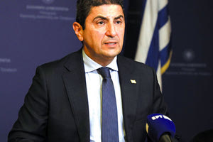 Πρόσκληση Αυγενάκη στους αγρότες για διάλογο