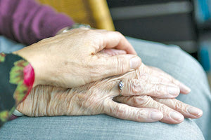 Χανιά: Είναι 118 ετών, χειρουργήθηκε στο ισχίο και επέστρεψε σπίτι της «περδίκι»