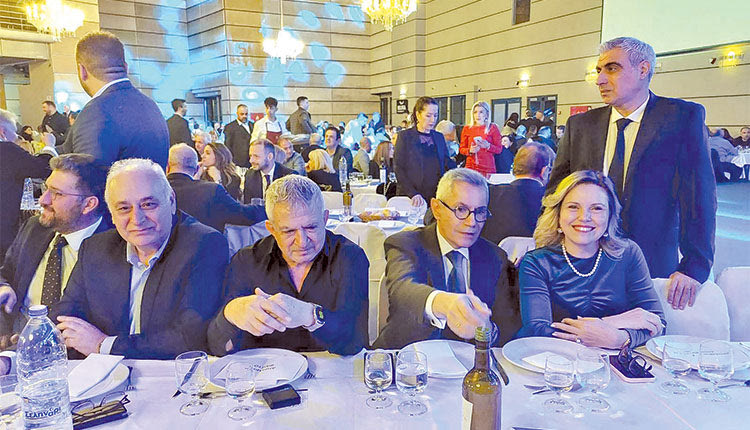 Και αυτοδιοικητικοί από τον χώρο του ΠΑΣΟΚστη «γαλάζια» πίτα