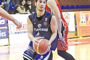 Με 8 τρίποντα ο Καμαρινός εκτέλεσε τον Πορφύρα