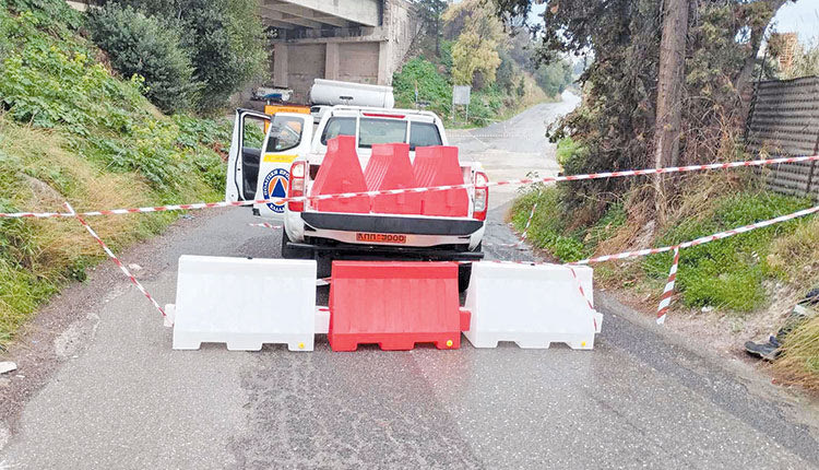 Για προληπτικούς λόγους έκλεισε χθες η οδός Εμμ. Τσικαλάκη στον Κατσαμπά 