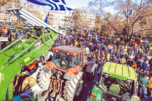 Στην κεντρική πλατεία της Λάρισας έφτασαν χθες οι αγρότες