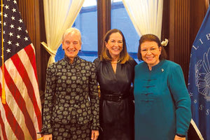 Η κ. Μενδώνη με την κ. Satterfield