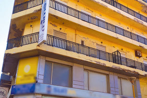 Πολλά τα τηλεφωνήματα αναγνωστών της «Π» για το κτήριο της φωτογραφίας και τους κινδύνους που μπορεί να υπάρξουν εάν δεν ληφθούν μέτρα.