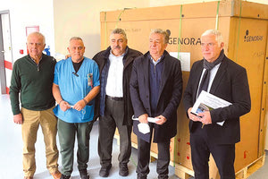 Στιγμιότυπο από την επίσκεψη Αρναουτάκη στο νοσοκομείο Χανίων