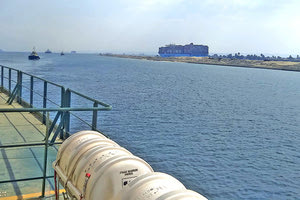 τα πλοία στη διώρυγα του Σουέζ μετά την αποκόλληση του «Ever Given»