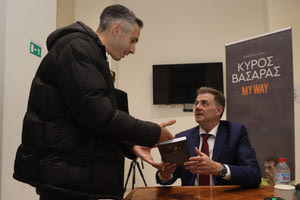 Παρουσία πλήθους κόσμου παρουσίασε το βιβλίο του στο Ηράκλειο ο Κύρος Βασάρας