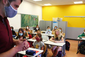 Σαρώνουν οι λοιμώξεις, ενώ ανοίγουν με μέτρα αύριο τα Σχολεία