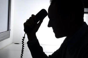 Άρπαξαν 200.000 ευρώ με ένα τηλεφώνημα από γυναίκα στη Βούλα – Το “κόλπο” με τη διαρροή ρεύματος
