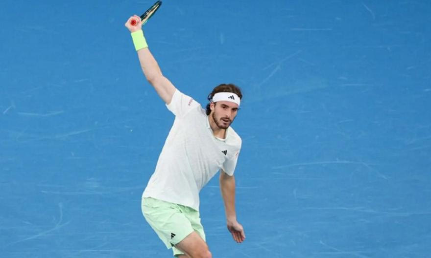 Αγχωτική πρόκριση του Τσιτσιπά στον 3ο γύρο του Australian Open