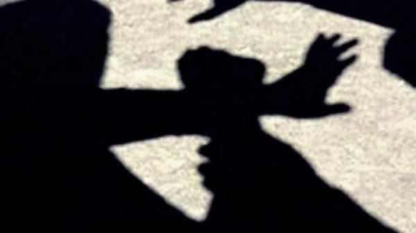 Μεσολόγγι: 15χρονος απείλησε με μαχαίρι και λήστεψε 13χρονο