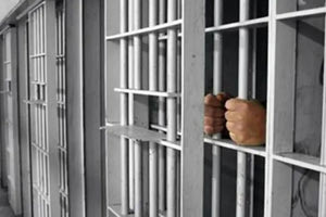 Στη φυλακή ο 26χρονος που προσπάθησε να πνίξει τη σύντροφο του μπροστά στο παιδί της