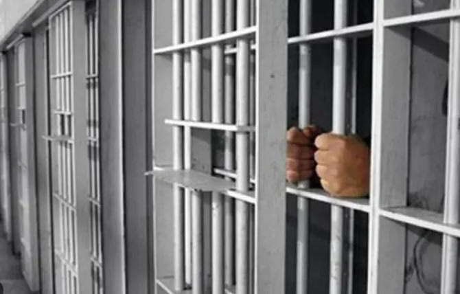 Στη φυλακή ο 26χρονος που προσπάθησε να πνίξει τη σύντροφο του μπροστά στο παιδί της