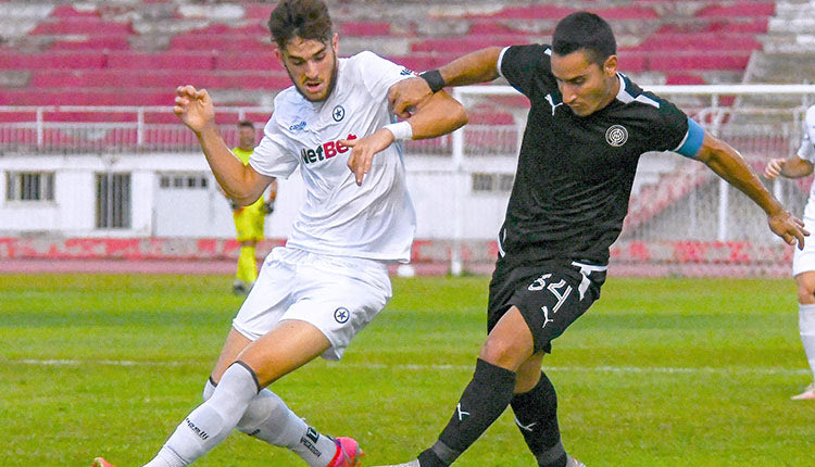  Ο Κοροβέσης σε μία προσπάθειά του στη χθεσινή αναμέτρηση