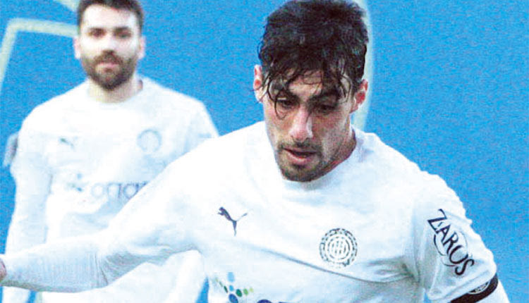 οφη Η εικόνα των Βούρου και Νέιρα μετά το τέλος του χθεσινού  αγώνα του ΟΦΗ στο Αγρίνιο αποτυπώνει πλήρως τα συναισθήματα μετά τον οδυνηρό αποκλεισμό.