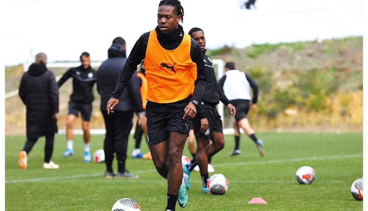 Θετικό το ντεμπούτο του Ισέκα που αν μη τι άλλο πέτυχε ένα… σεντερφορίσιο γκολ.